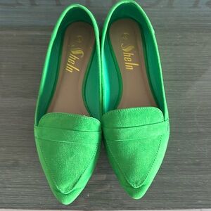Adorable green flats size 9